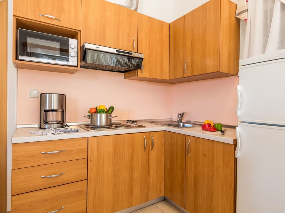 Cabinetry, Countertop, Kitchen, Room, Furniture, Property, Interior Design, Yellow, House, Building