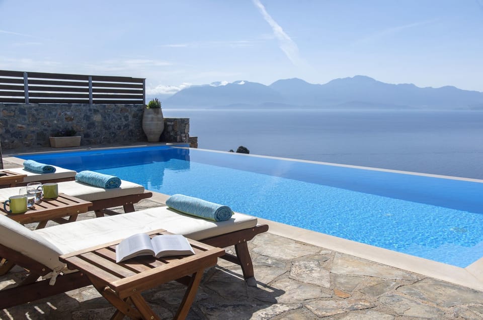 Incredible views, looking out across the  Bay. Pool towels provided