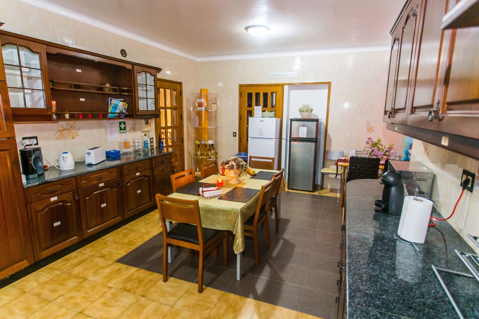 Double Room | Shared kitchen | Shared fridge, microwave, toaster, cookware/dishes/utensils