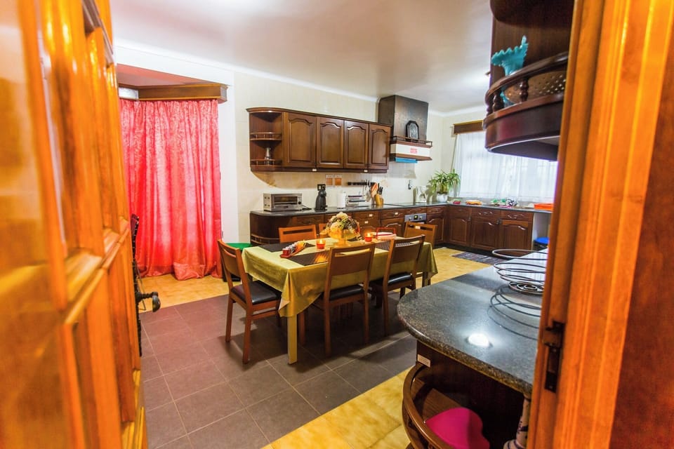Double Room | Shared kitchen | Shared fridge, microwave, toaster, cookware/dishes/utensils