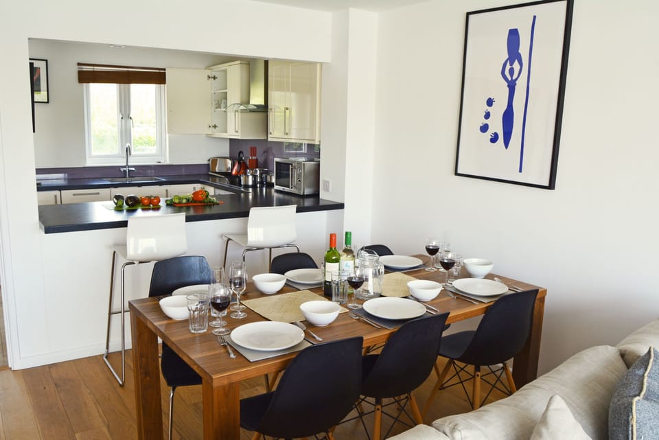 Ground floor: Dining area and kitchen in the open plan living space