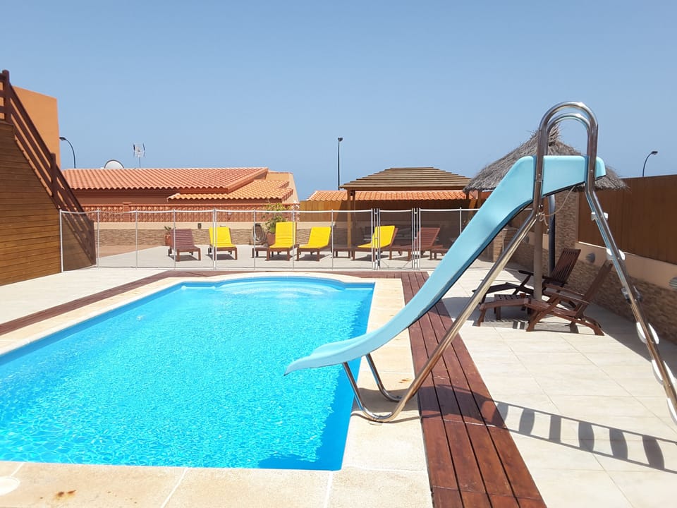 Pool safety fence - slide - crystal clear non chlorine child friendly water