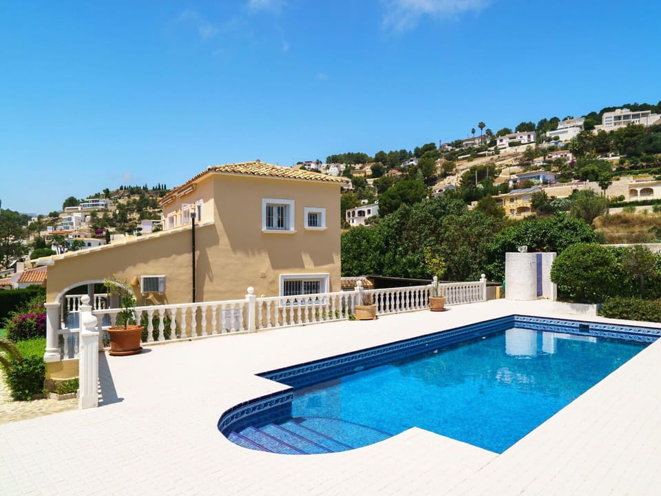 Property, Swimming Pool, House, Building, Real Estate, Home, Estate, Villa, Residential Area, Apartment