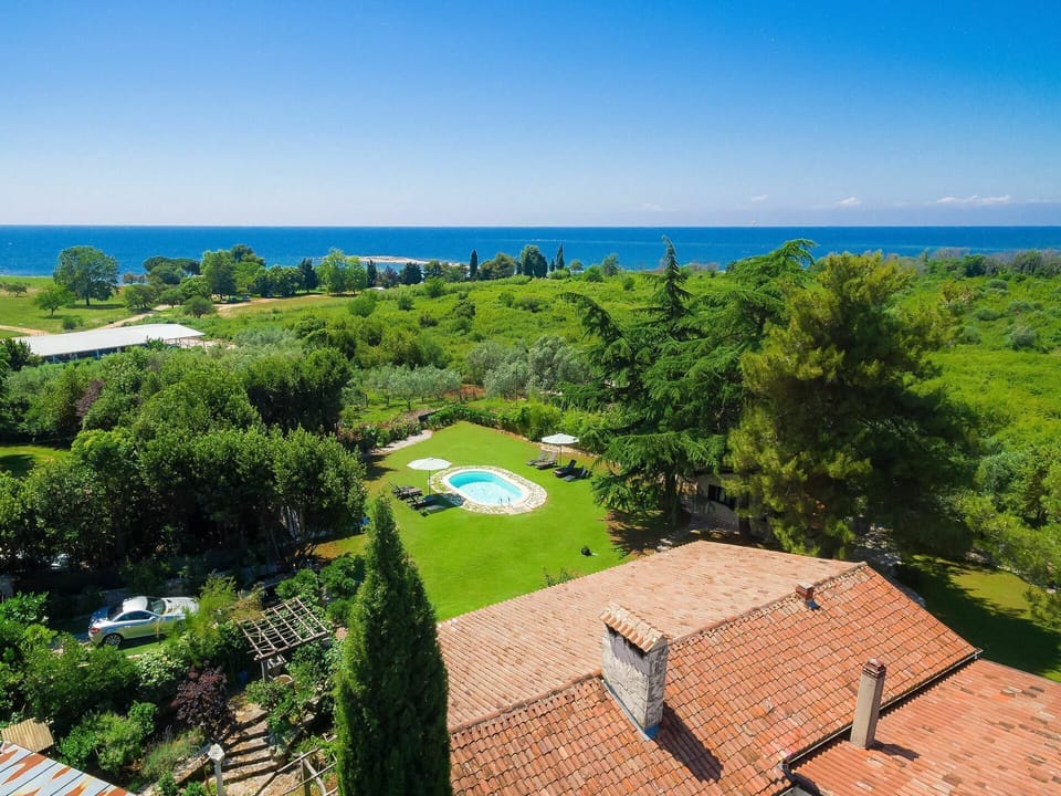 Property, Real Estate, Vacation, Resort, Estate, House, Building, Grass, Swimming Pool, Home
