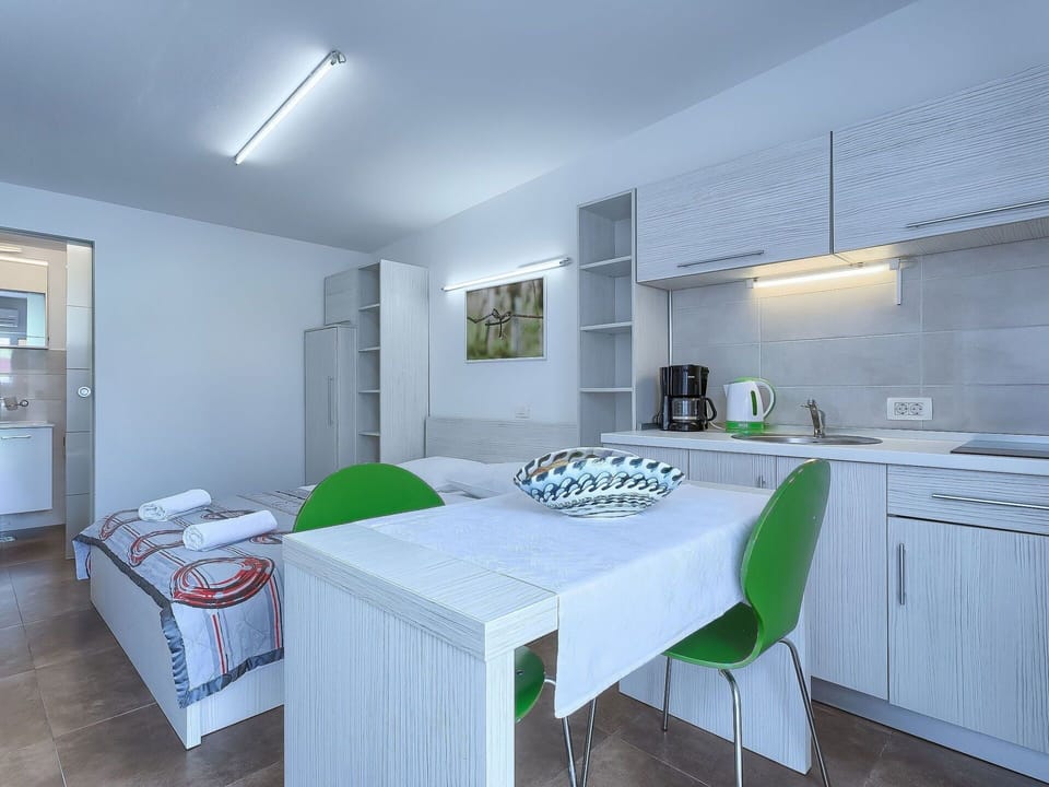 Room, Property, Furniture, Green, Interior Design, Building, Ceiling, House, Floor, Table
