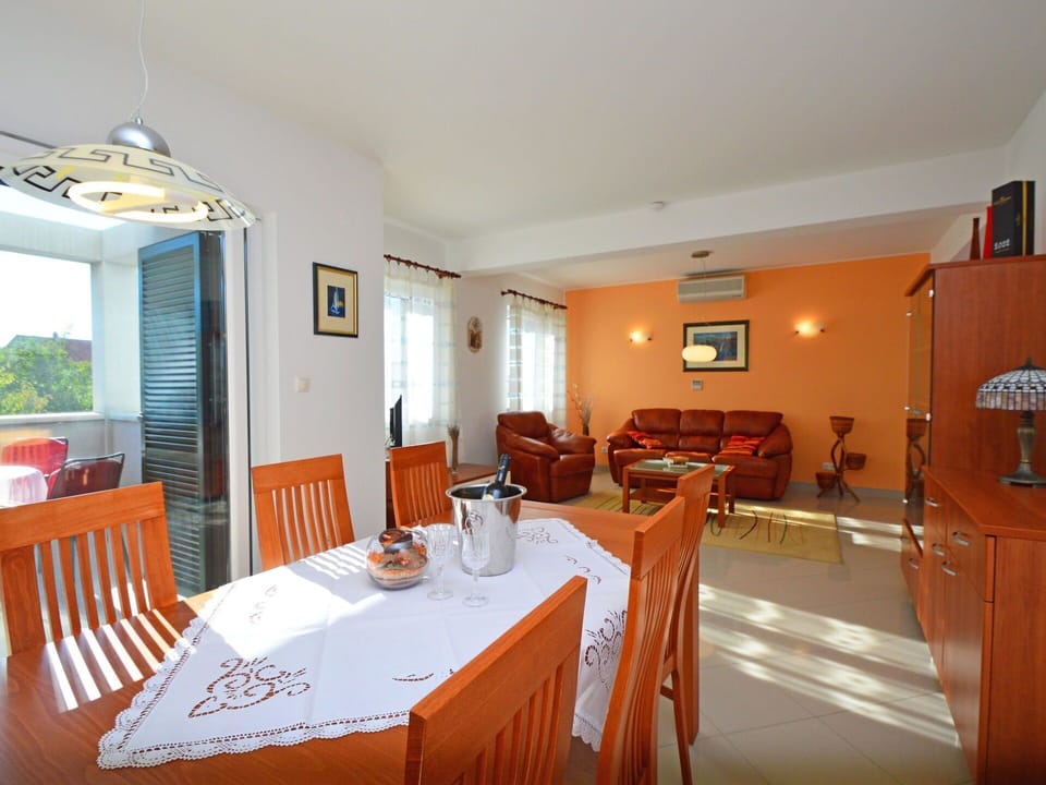 Room, Property, Building, Furniture, Real Estate, Dining Room, Interior Design, House, Table, Floor