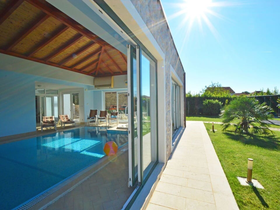 Property, Building, House, Swimming Pool, Real Estate, Home, Estate, Architecture, Resort, Villa