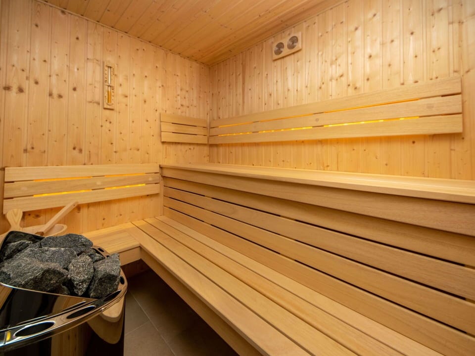 Property, Building, Wood, Flooring, House, Floor, Wood Stain, Hardwood, Plank, Lumber