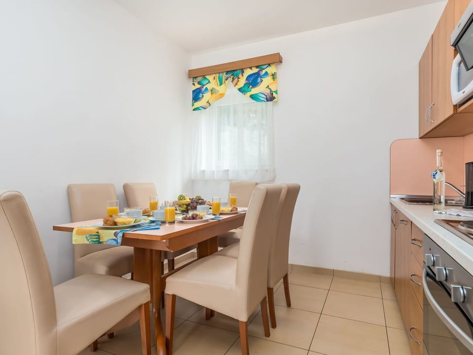 Room, Property, Furniture, Interior Design, Yellow, Building, House, Table, Floor, Real Estate