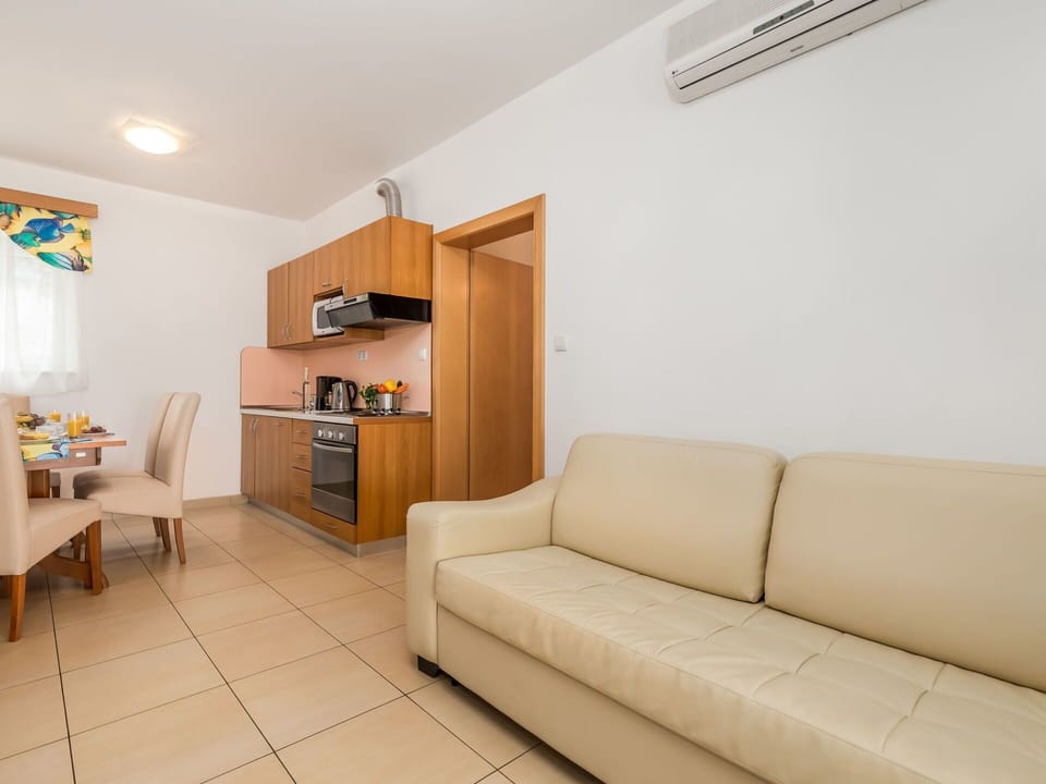 Room, Property, Furniture, Real Estate, Interior Design, Building, Floor, Living Room, House, Suite
