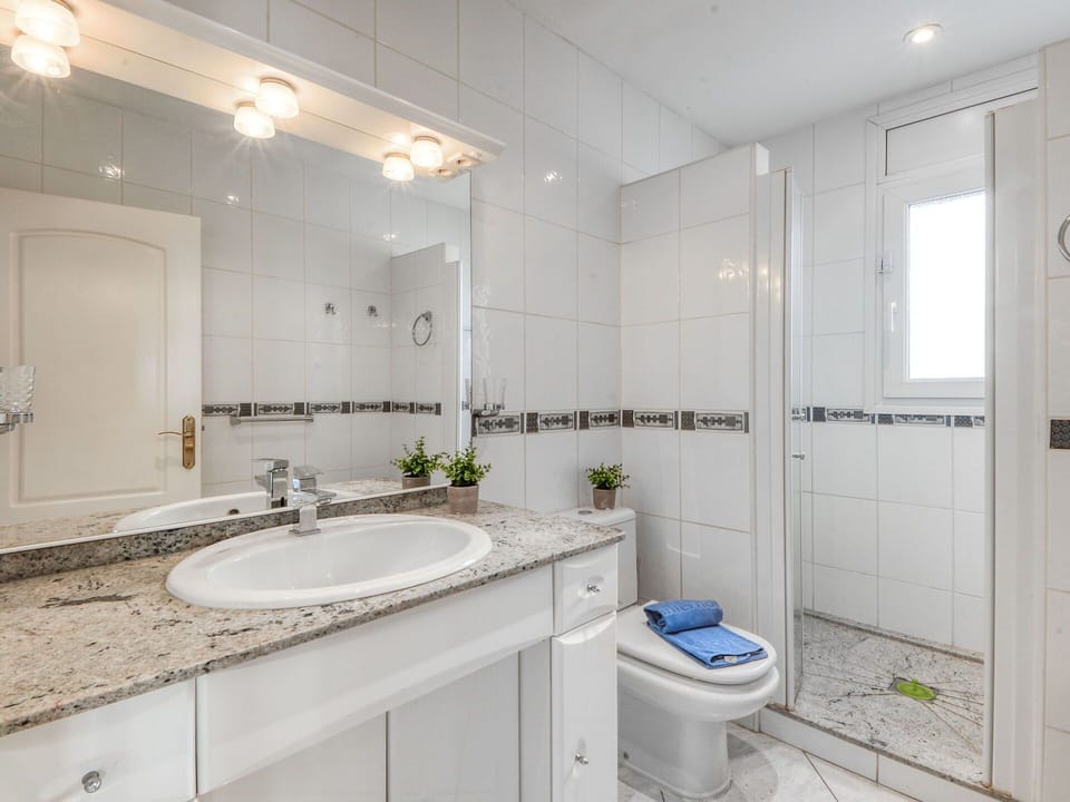 Mirror, Sink, Plumbing Fixture, Tap, Property, Bathroom Sink, Bathroom, Purple, Bathroom Cabinet, Lighting