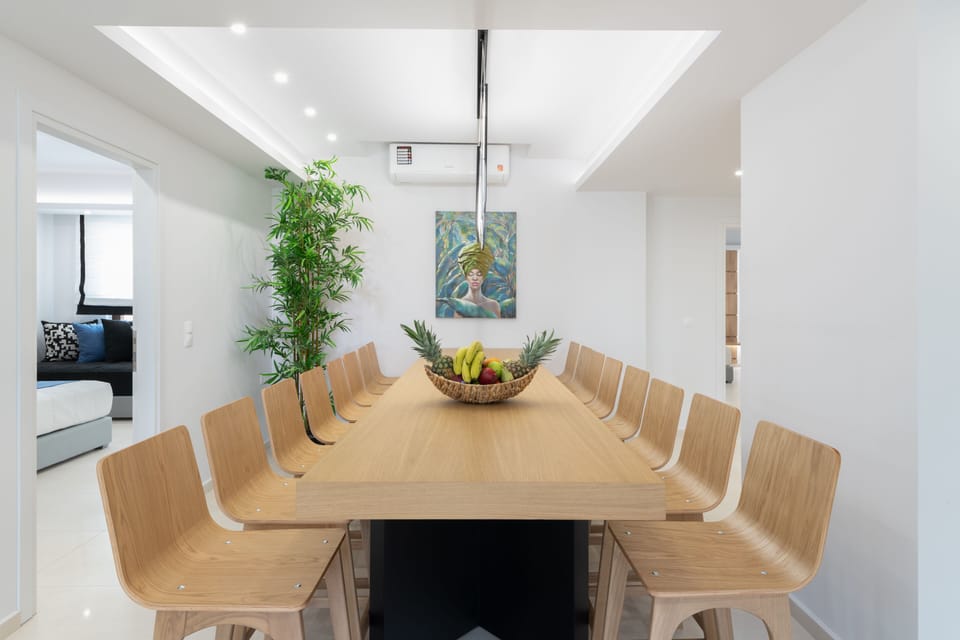 The living room & dinning area.