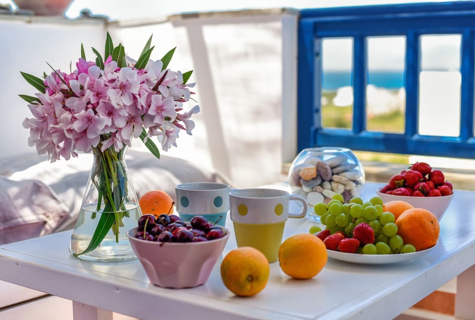 MIDDLE TERRACE WITH FANTASTIC VIEWS OF THE ISLANDS AND THE BEACHES