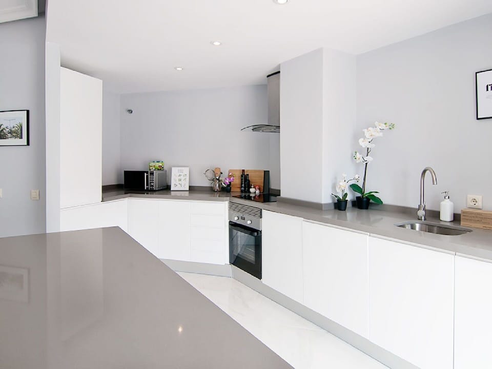 White, Room, Property, Countertop, Interior Design, Furniture, Kitchen, Floor, Building, Ceiling