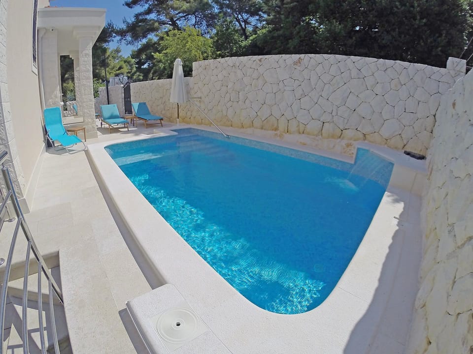 Water, Building, Swimming Pool, Azure, Plant, Outdoor Furniture, Rectangle, House, Chair, Shade