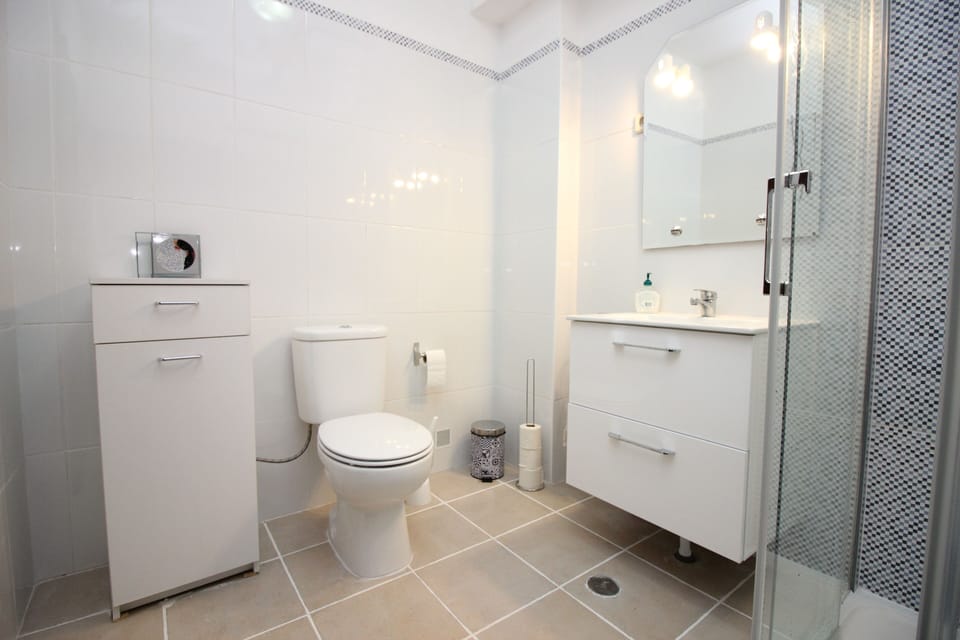 Main shower room