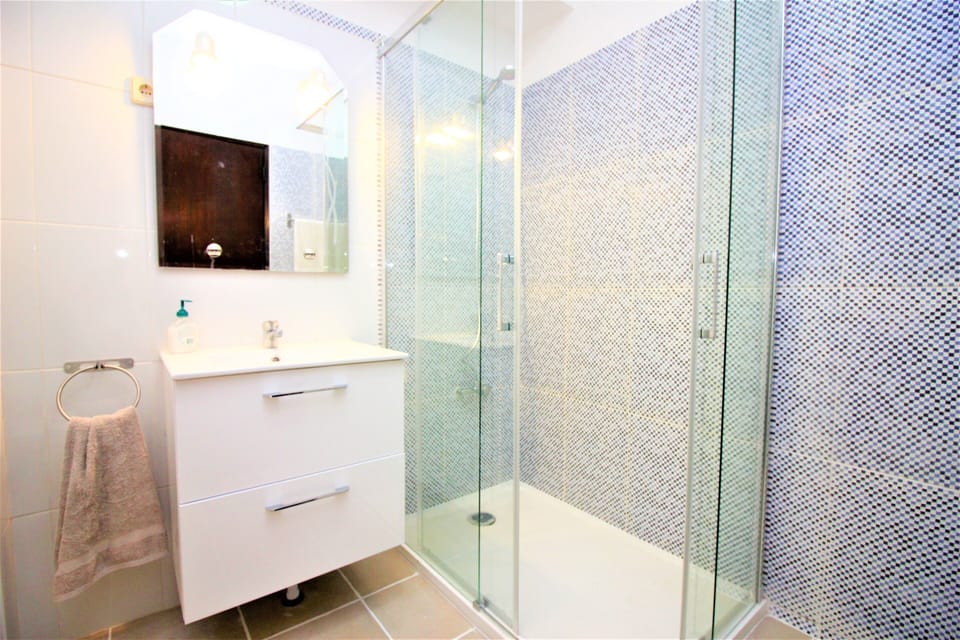 Main shower room