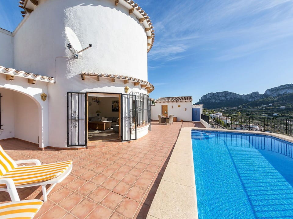 Property, Swimming Pool, Building, Blue, Real Estate, House, Azure, Villa, Architecture, Vacation