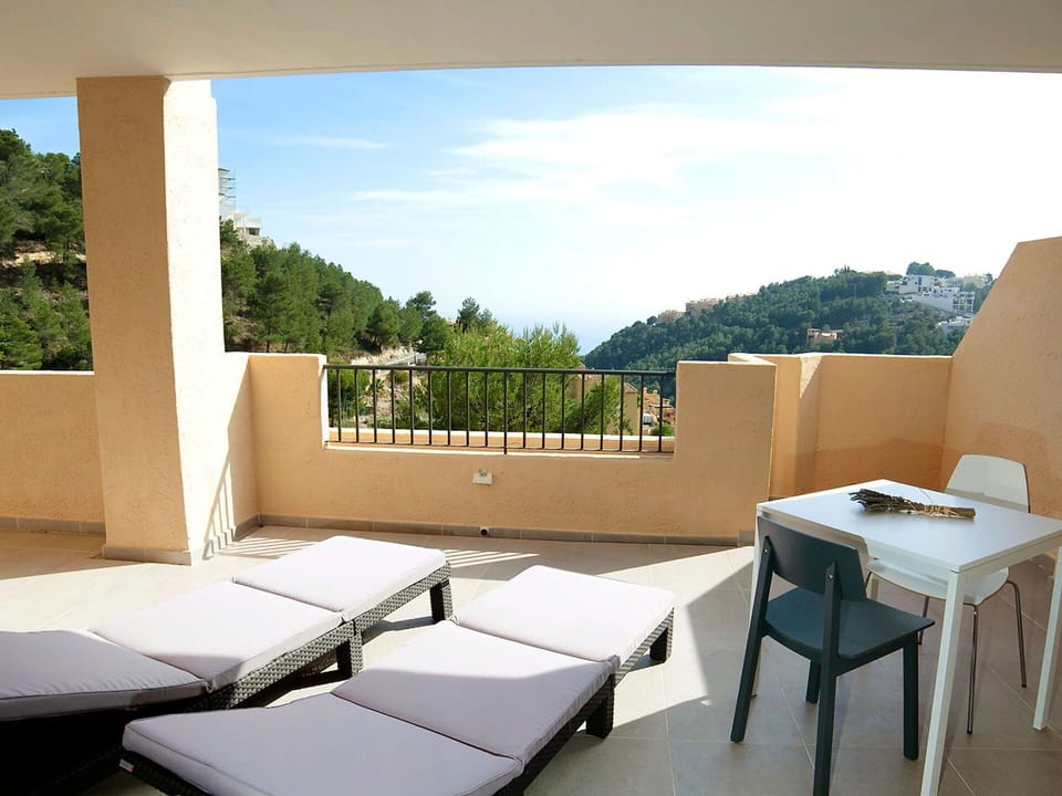 Property, Room, Furniture, House, Interior Design, Building, Table, Real Estate, Architecture, Shade