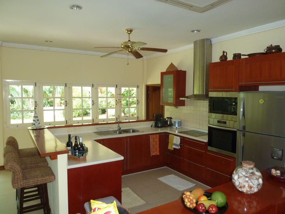 Fully equipped kitchen