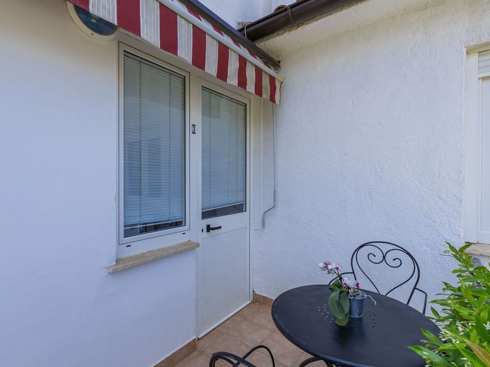 Home, Door, Balcony, Window Covering, Porch, Shade, Flowerpot, Houseplant, Window Treatment, Wood Stain