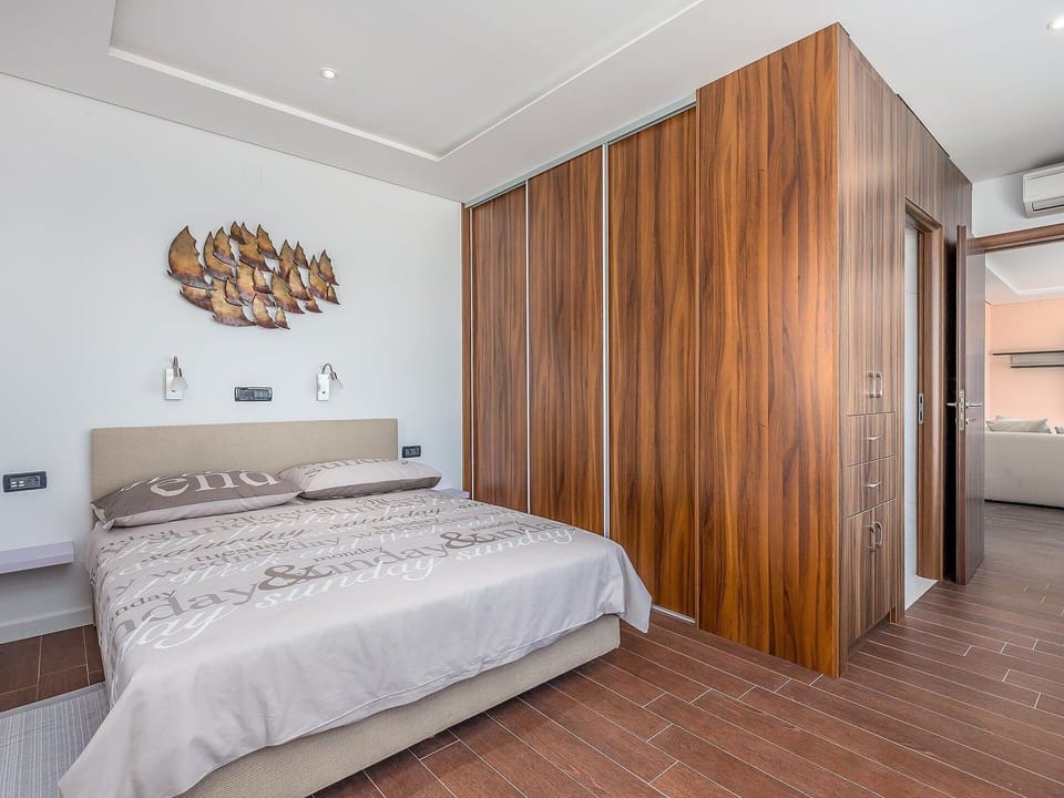 Bedroom, Furniture, Room, Bed, Property, Interior Design, Wall, Ceiling, Bedding, Bed Sheet