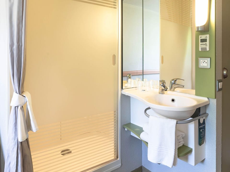 Twin Room, 2 Twin Beds | Desk, blackout drapes, free cribs/infant beds, free WiFi