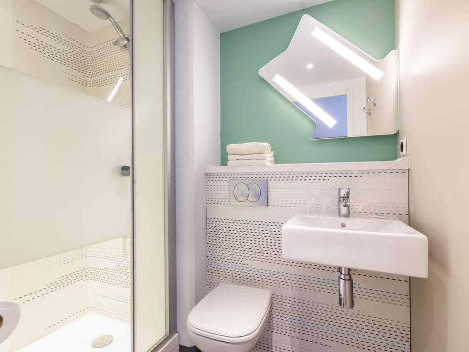 Soundproofing, free cribs/infant beds, free WiFi, bed sheets