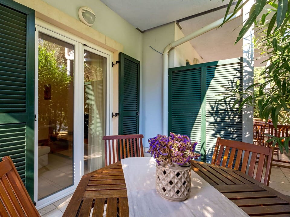Water, Plant, Sky, Swimming Pool, Azure, Building, Tree, Outdoor Furniture, Leisure, Real Estate