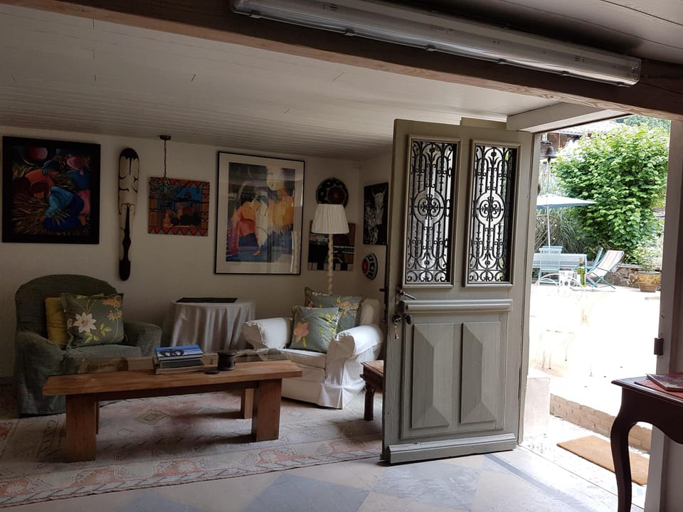 Cool reception room/snug on ground floor