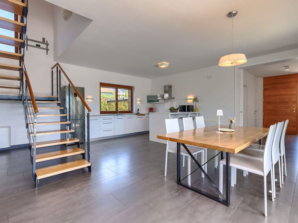 Table, Property, Furniture, Chair, Cabinetry, Wood, Building, Countertop, Interior Design, Kitchen