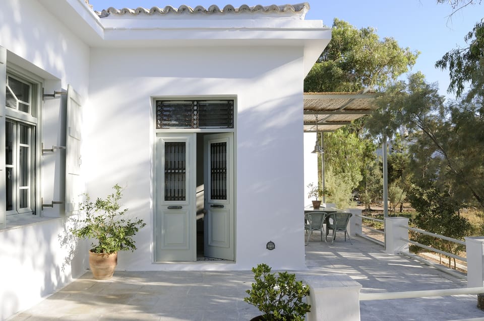 Basil, Jasmine and Gardenias decorate the teraces 