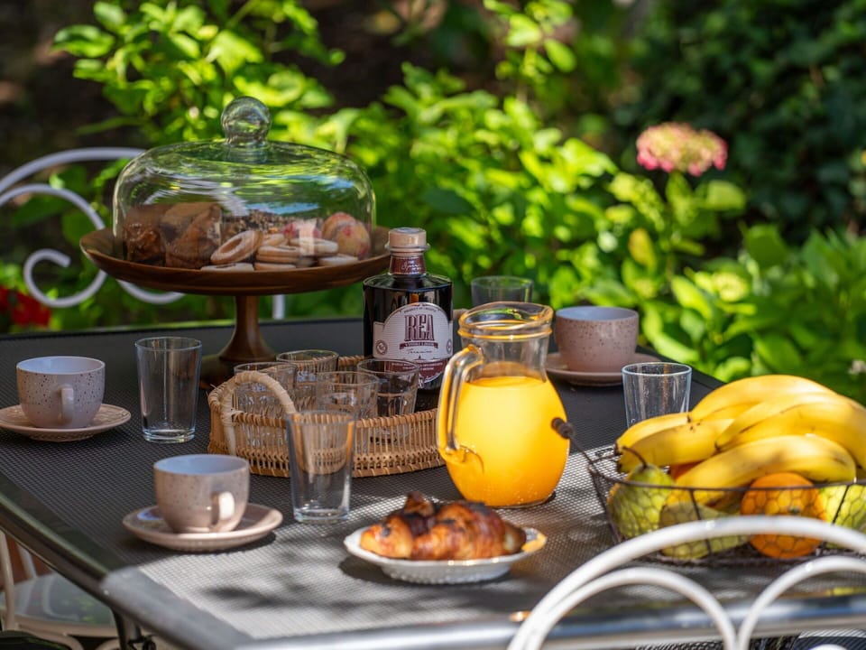 Food, Tableware, Serveware, Fruit, Ingredient, Table, Furniture, Dishware, Breakfast