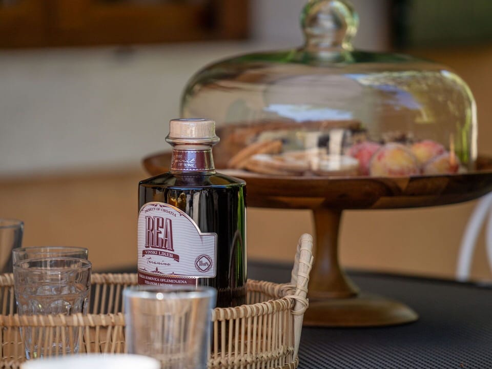 Tableware, Serveware, Bottle, Barware, Drinkware, Food, Glass, Glass Bottle