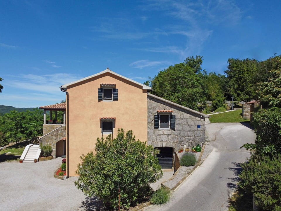 House, Home, Rural Area, Cottage, Estate, Landscaping, Village, Farmhouse, Driveway, Villa
