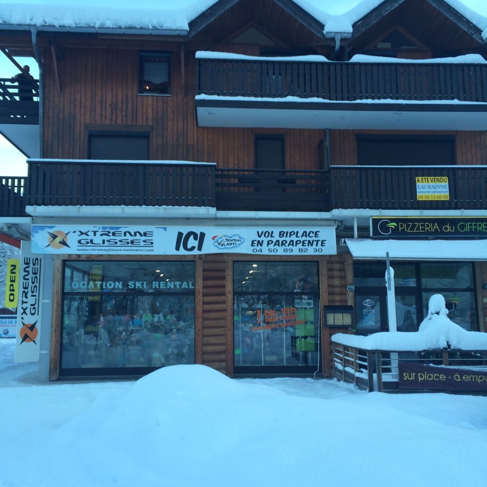 Discounted ski hire, available from Xtreme Glisse (same building as apartment) 