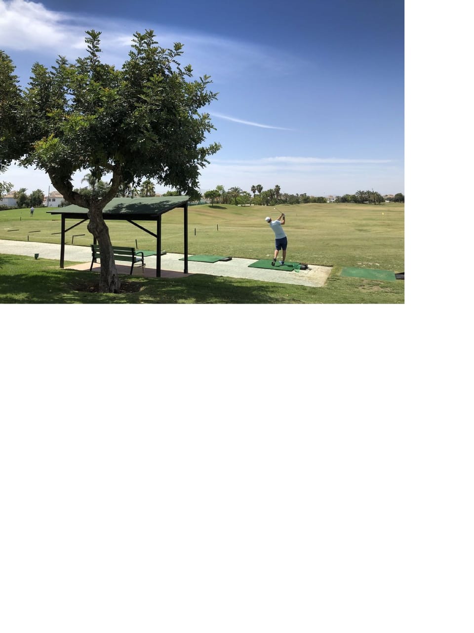Driving range 2 minutes from apartment