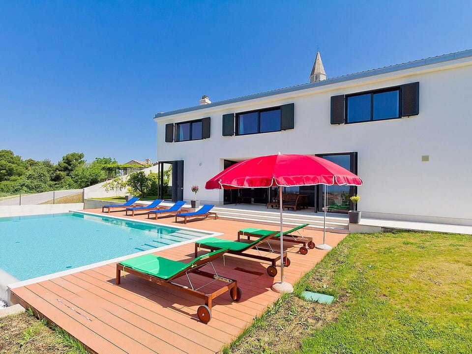 Property, House, Swimming Pool, Building, Real Estate, Vacation, Villa, Home, Leisure, Sunlounger