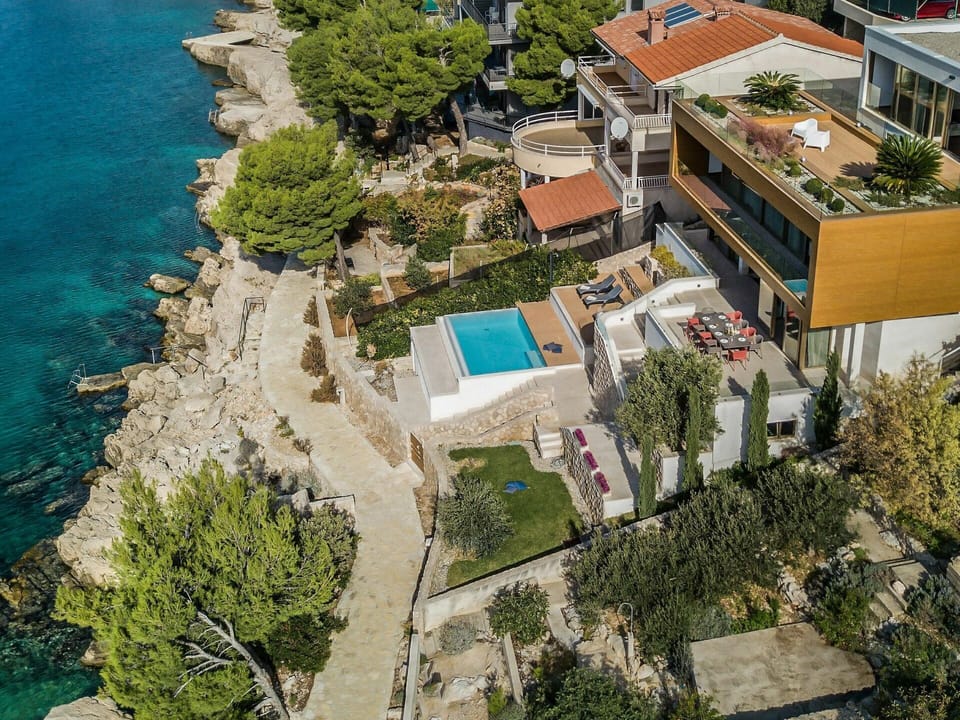 Aerial Photography, Property, Real Estate, Bird'S-Eye View, Water, Urban Design, Architecture, Photography, Tree, Estate