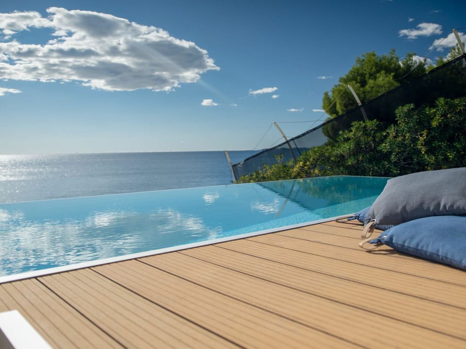 Water, Cloud, Sky, Daytime, Azure, Nature, Blue, Tree, Outdoor Furniture, Swimming Pool