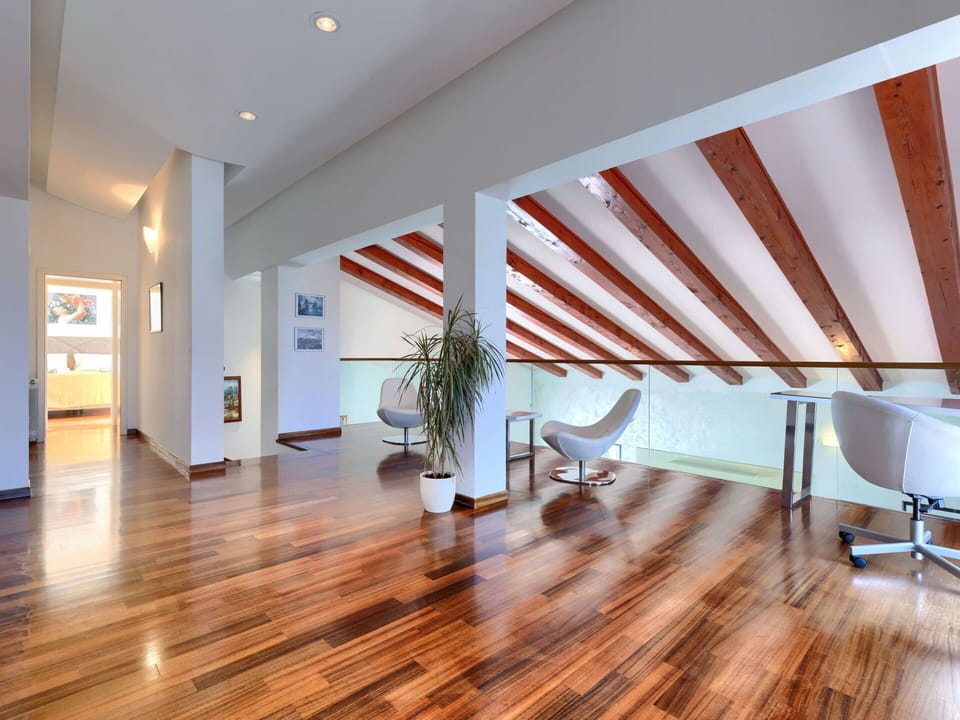 Property, Wood, Building, Plant, Interior Design, Architecture, Flooring, Floor, Houseplant