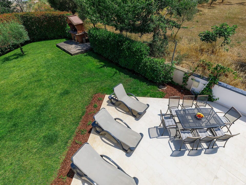 Plant, Land Lot, Urban Design, Grass, Biome, Groundcover, Landscape, Real Estate, Outdoor Furniture, Flowerpot