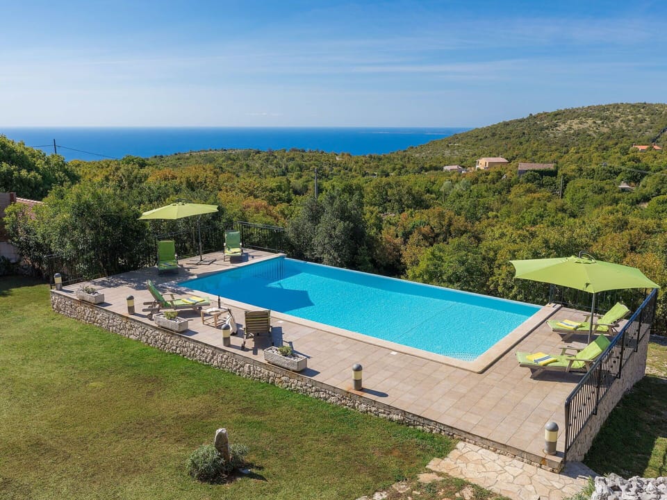 Sky, Water, Plant, Property, Swimming Pool, Building, Azure, Chair, Tree, Vegetation