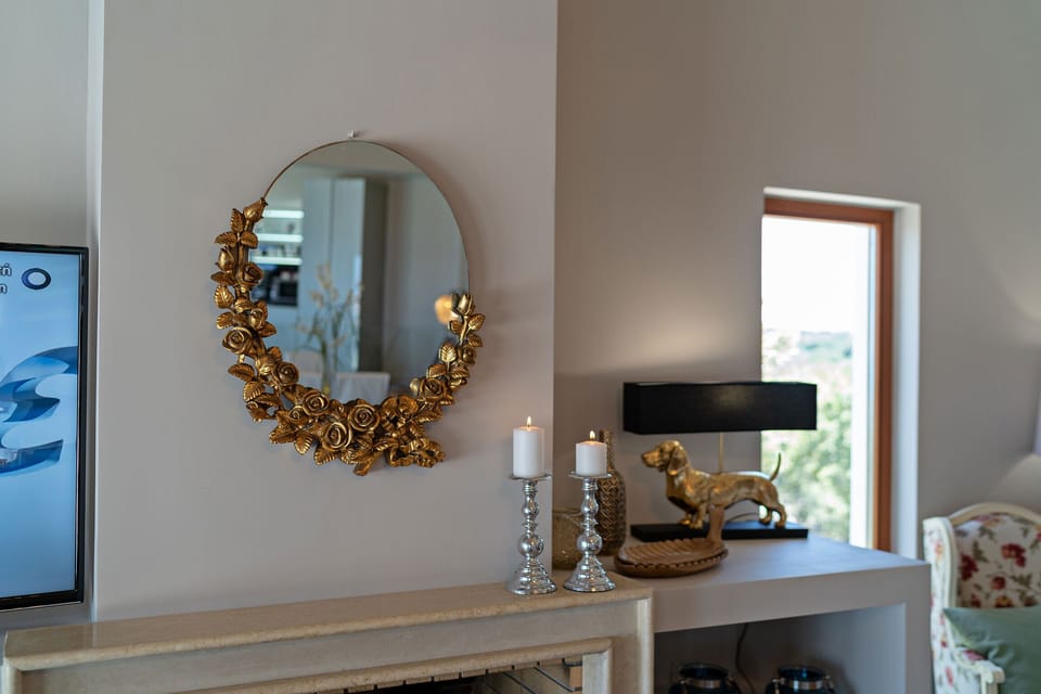 Decoration details.