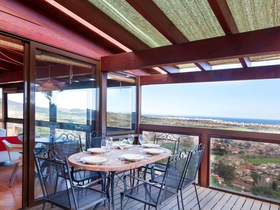 Property, Building, Real Estate, Room, House, Roof, Restaurant, Interior Design, Architecture, Table