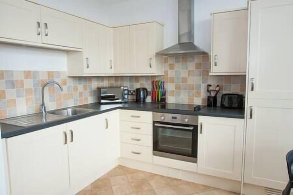 Centrally Located, Luxury One Bedroom Apartment in Swindon