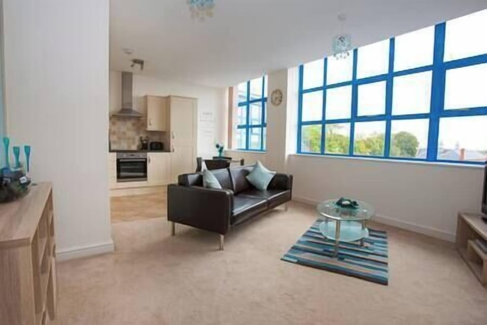 Centrally Located, Luxury One Bedroom Apartment in Swindon