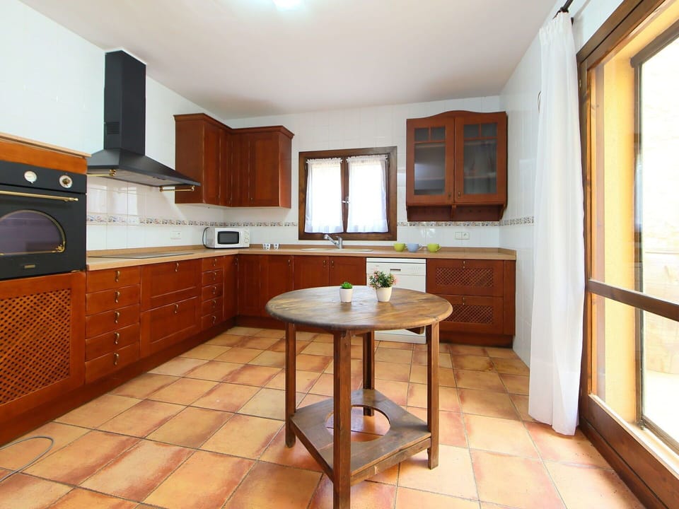 Room, Property, Furniture, Building, House, Interior Design, Kitchen, Floor, Cabinetry, Real Estate