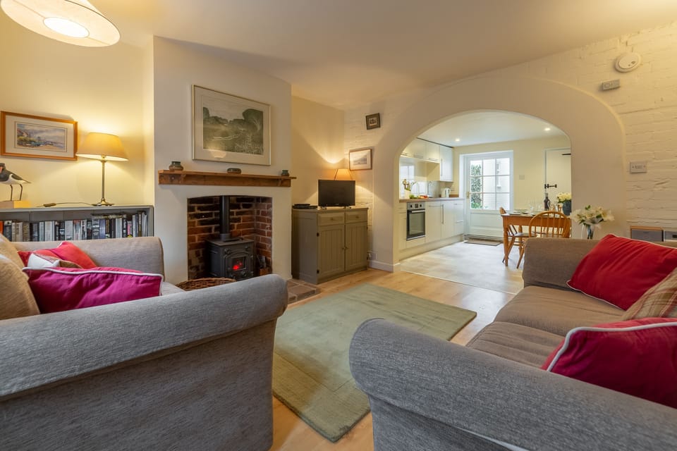 Ground floor: Dual aspect open plan living area