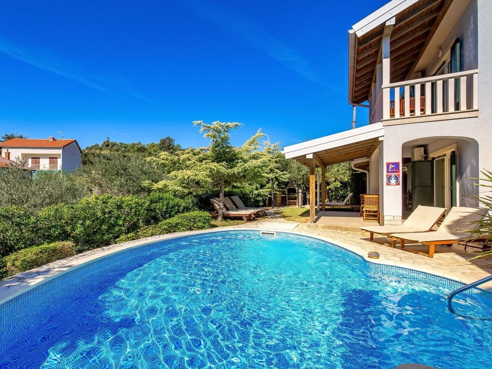 Water, Plant, Sky, Building, Swimming Pool, Blue, Azure, Window, Leisure, Seaside Resort